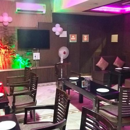 Rass Hotel Канпур Екстер'єр фото