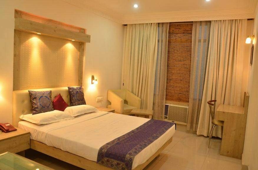 Rass Hotel Канпур Екстер'єр фото