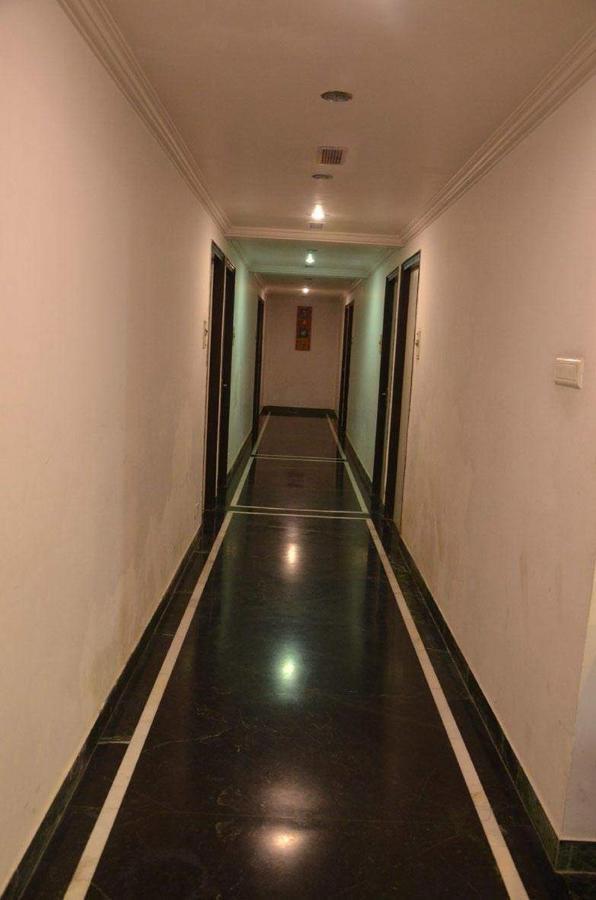 Rass Hotel Канпур Екстер'єр фото