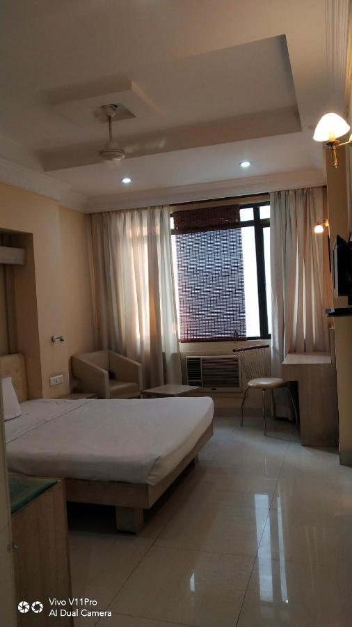 Rass Hotel Канпур Екстер'єр фото