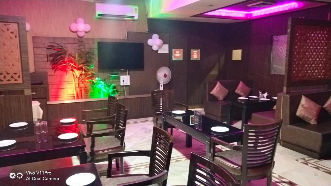 Rass Hotel Канпур Екстер'єр фото