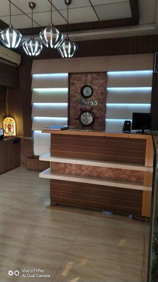 Rass Hotel Канпур Екстер'єр фото