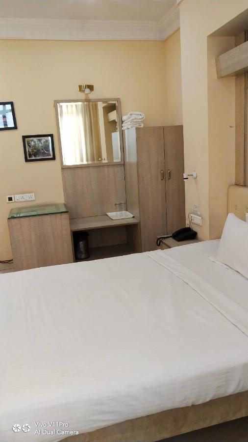 Rass Hotel Канпур Екстер'єр фото