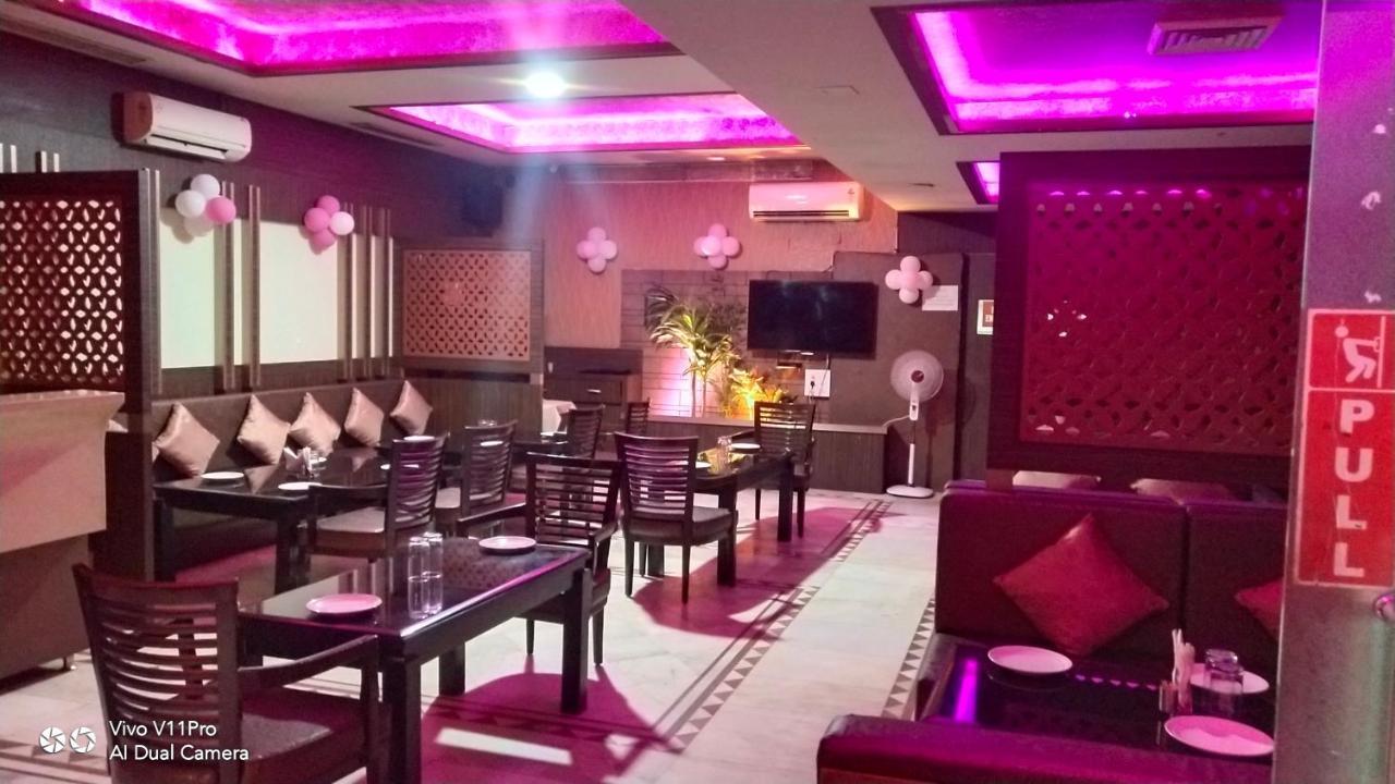 Rass Hotel Канпур Екстер'єр фото