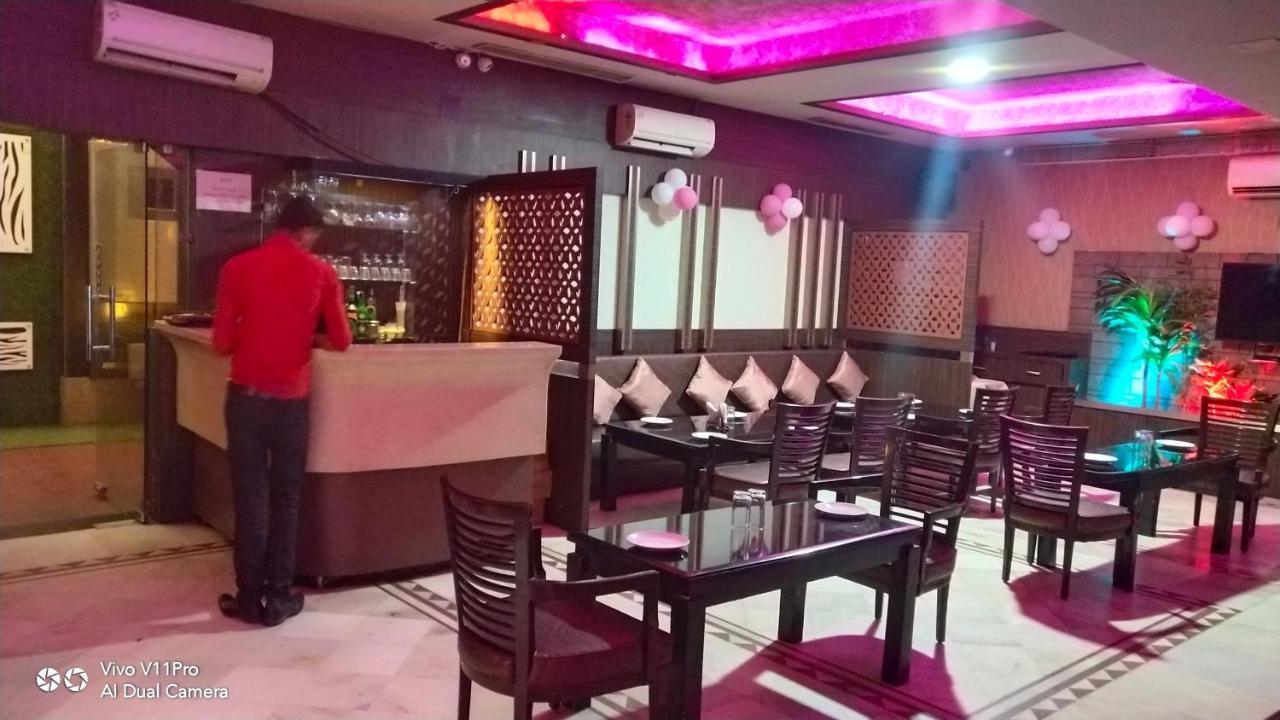 Rass Hotel Канпур Екстер'єр фото