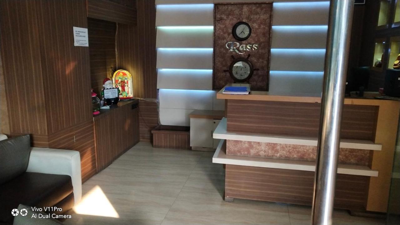 Rass Hotel Канпур Екстер'єр фото